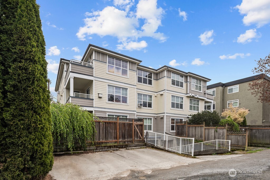 10549 Stone Ave N #303, Seattle, WA 98133