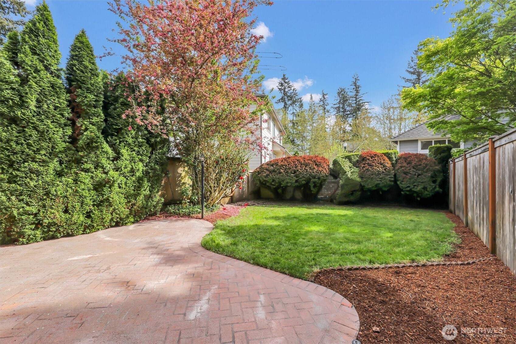 18397 NE 97th Court , Redmond, WA 98052-2912