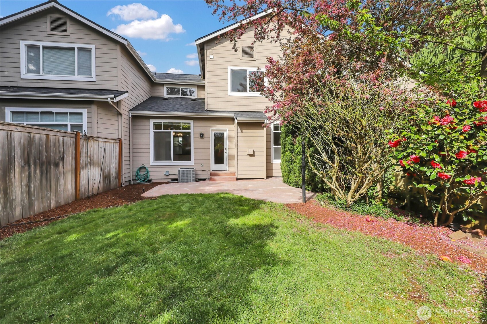 18397 NE 97th Court , Redmond, WA 98052-2912