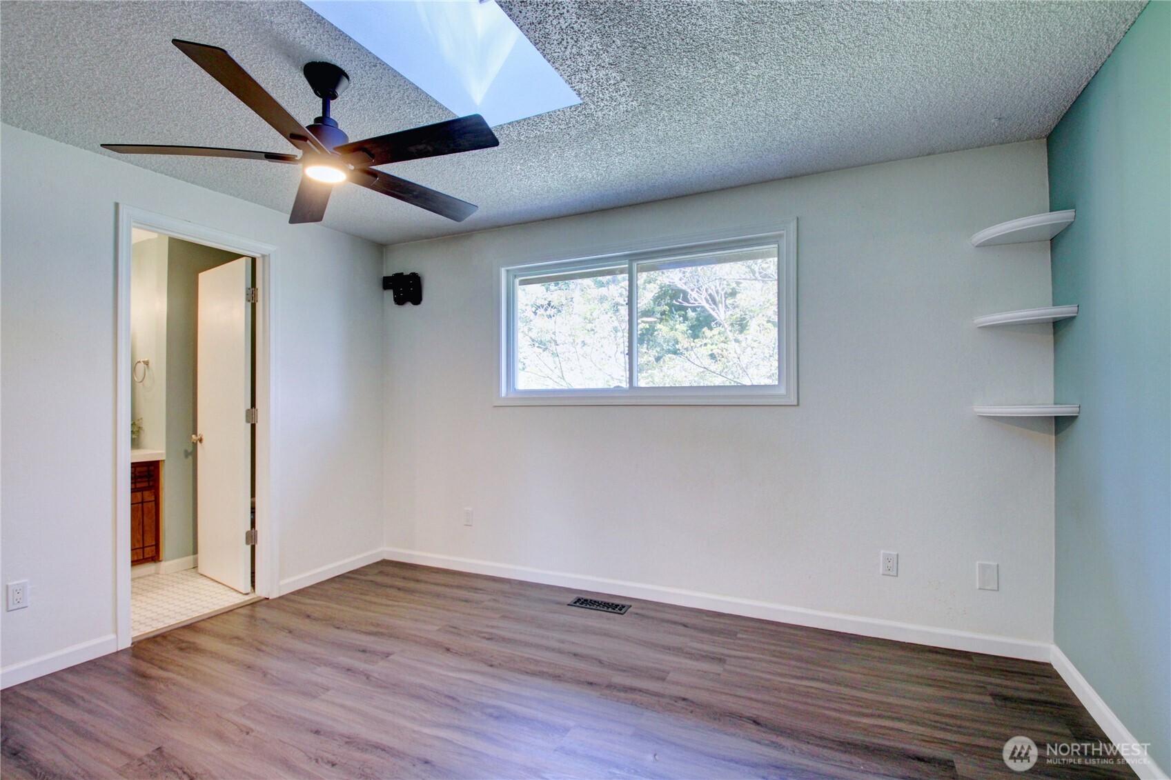 1120 SW 8th Avenue , Oak Harbor, WA 98277