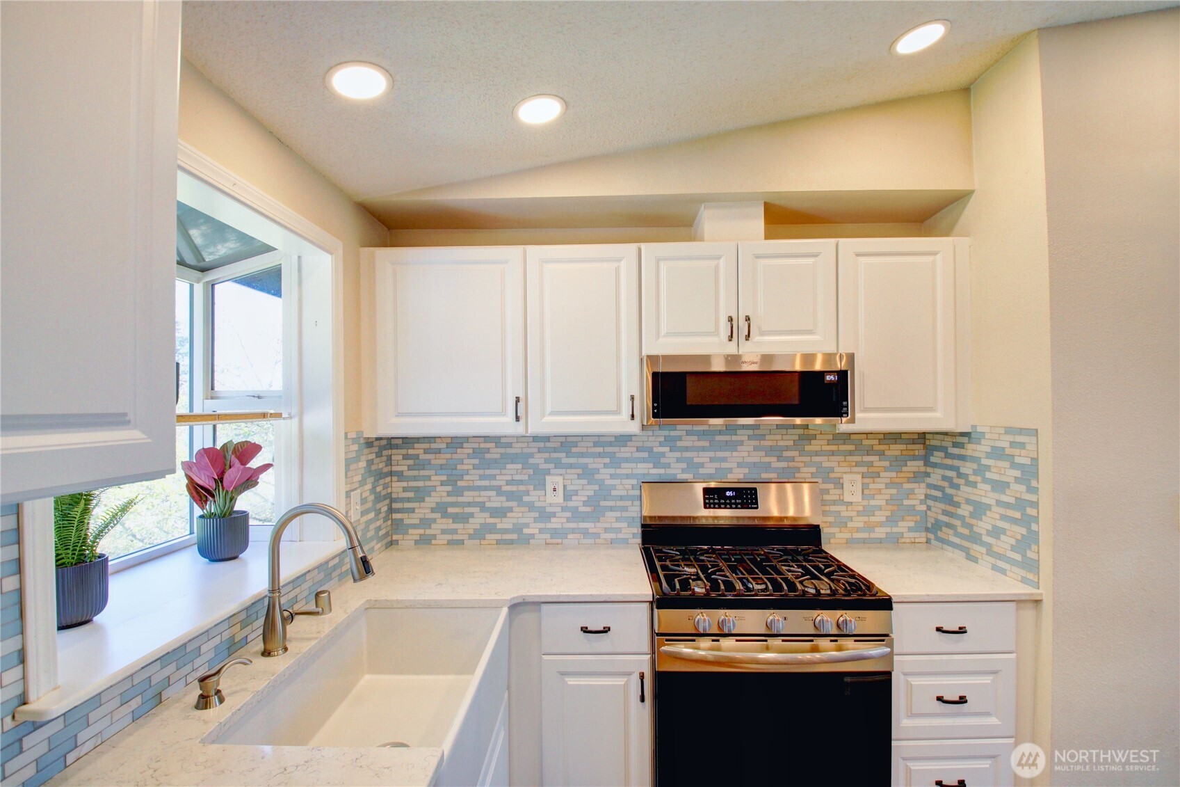 1120 SW 8th Avenue , Oak Harbor, WA 98277