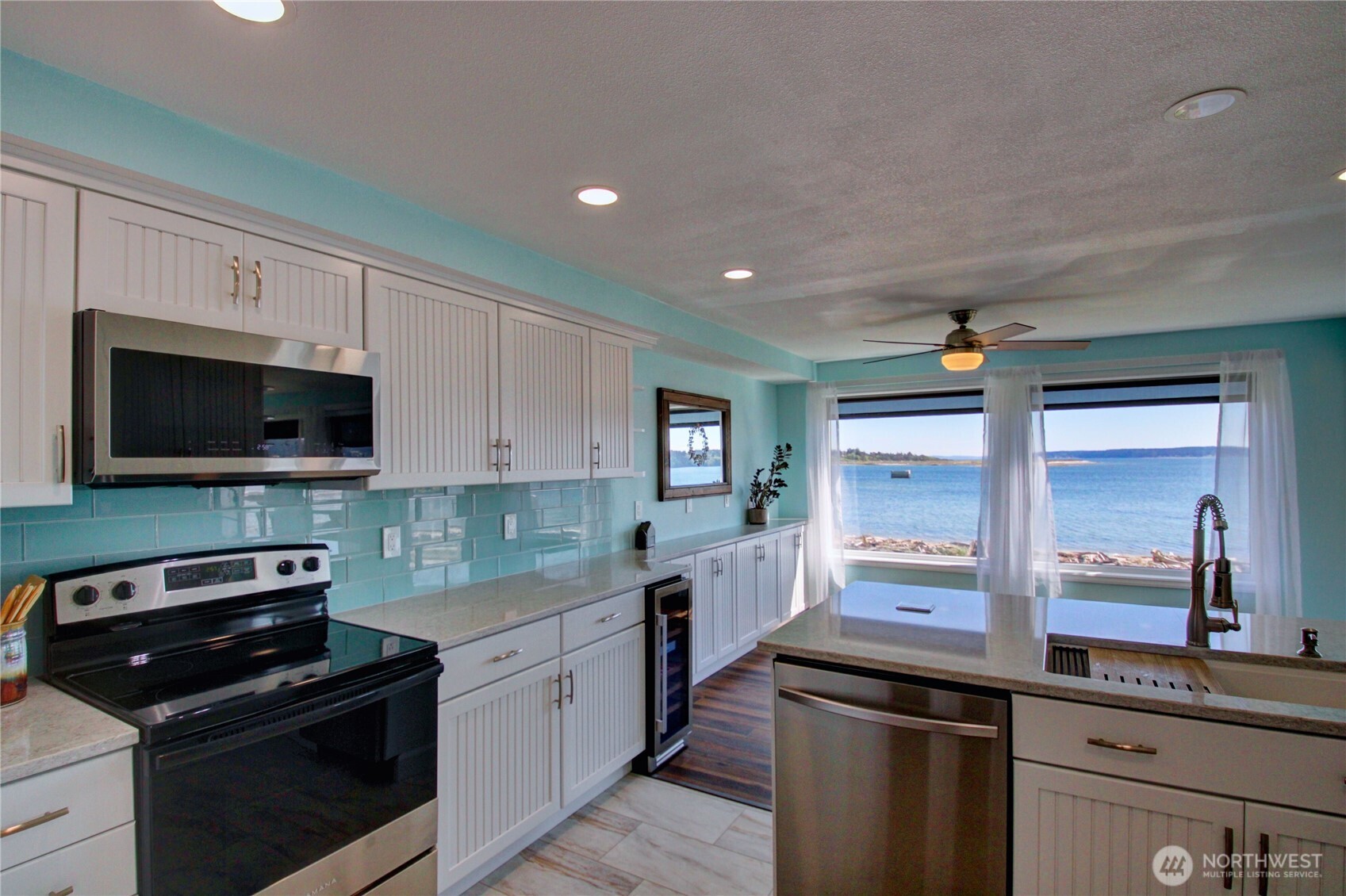 747 SE Bayshore Drive #202, Oak Harbor, WA 98277
