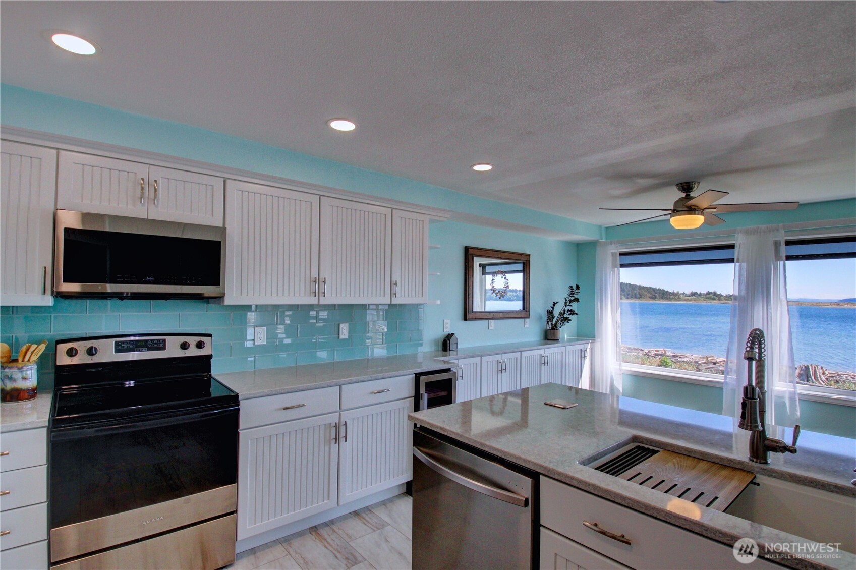 747 SE Bayshore Drive #202, Oak Harbor, WA 98277