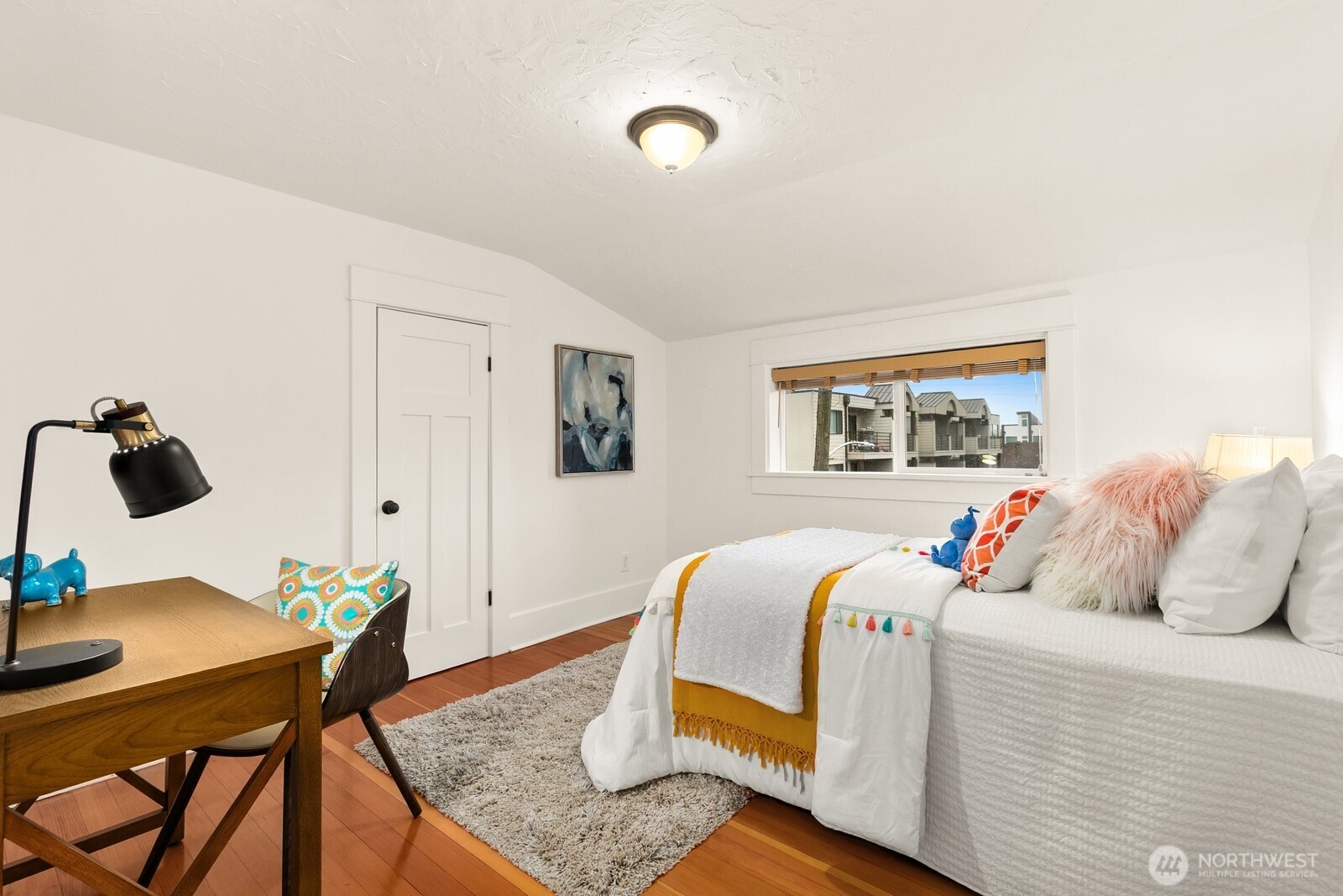 4207 SW Manning St , Seattle, WA 98116