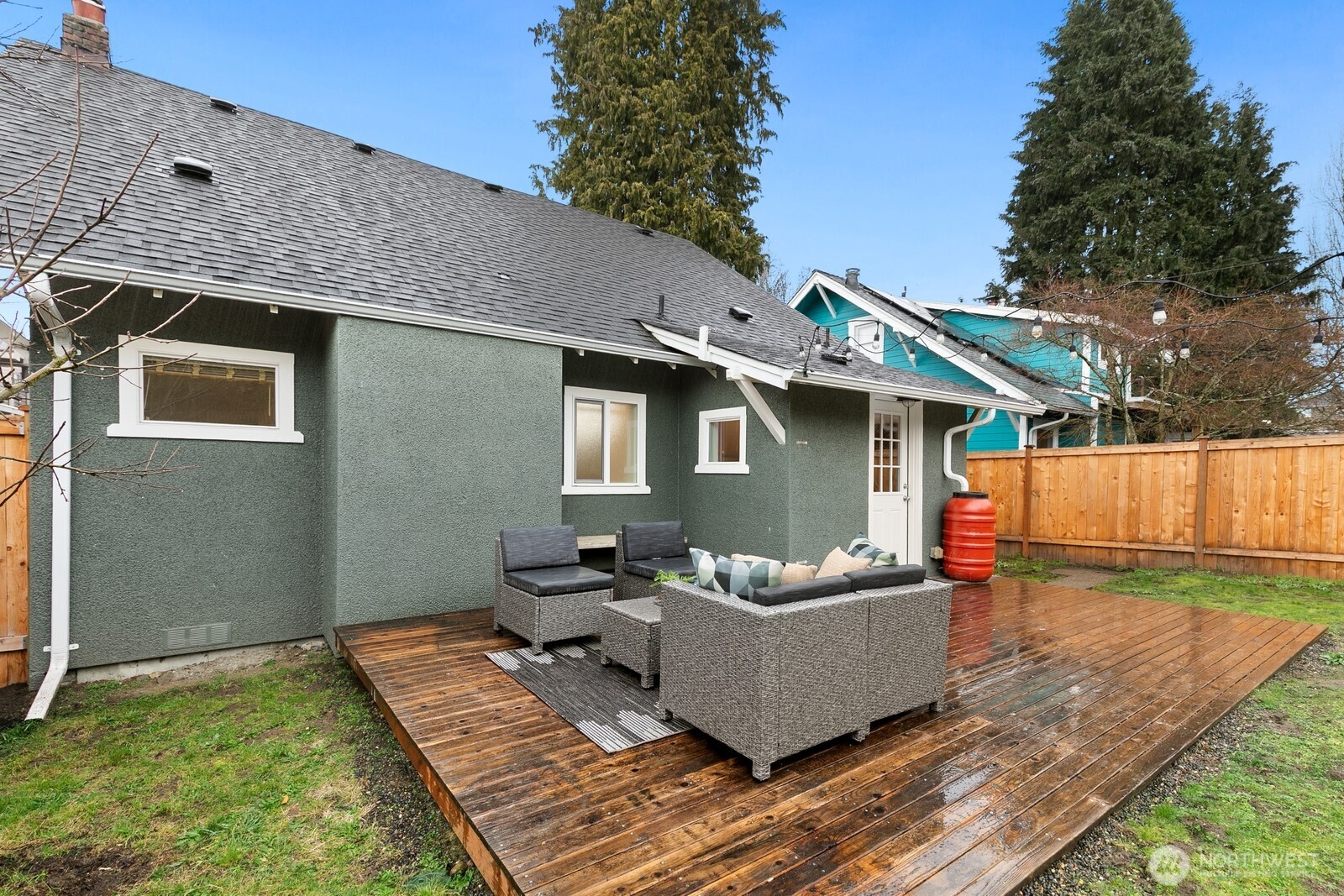 4207 SW Manning St , Seattle, WA 98116
