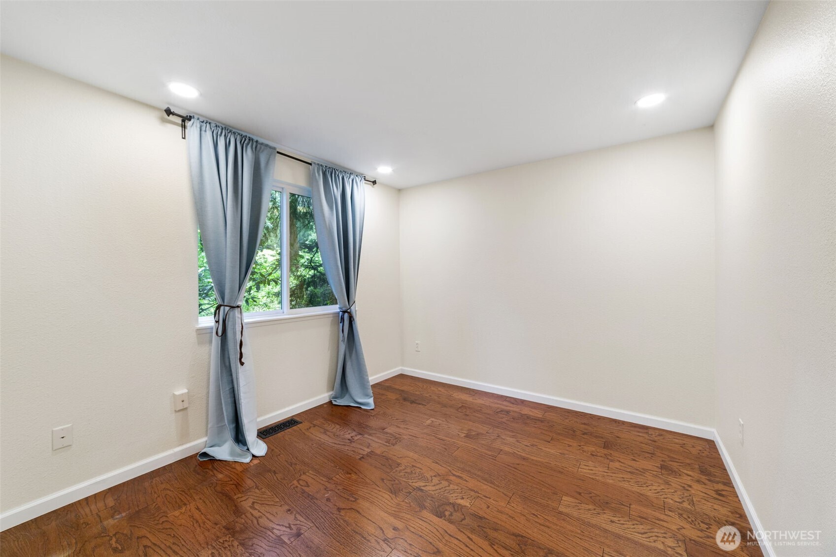 839 NE 200th Street , Shoreline, WA 98155