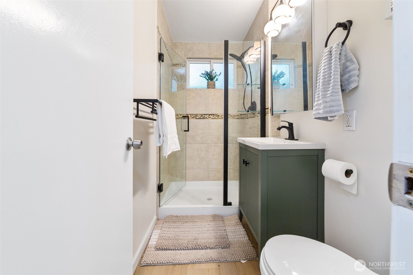 839 NE 200th Street , Shoreline, WA 98155