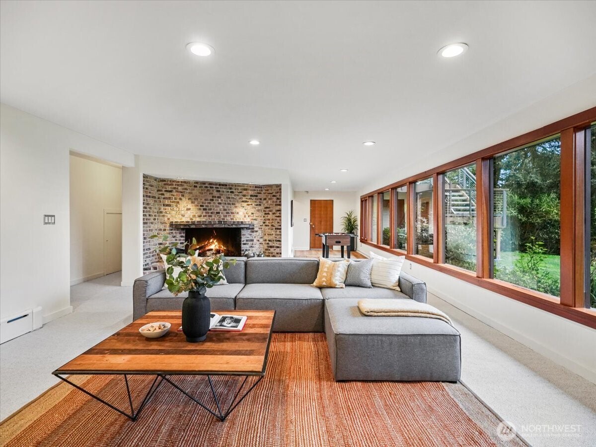 11501 4th Avenue NW, Seattle, WA 98177