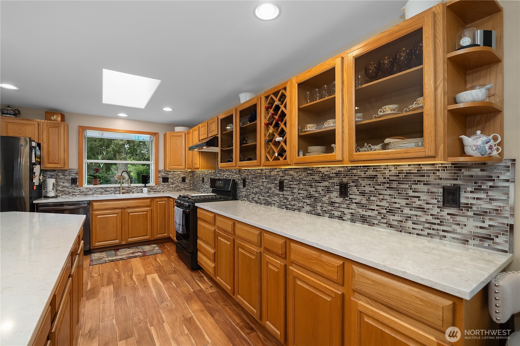 5732 Hill Street NE, Olympia, WA 98516-9551