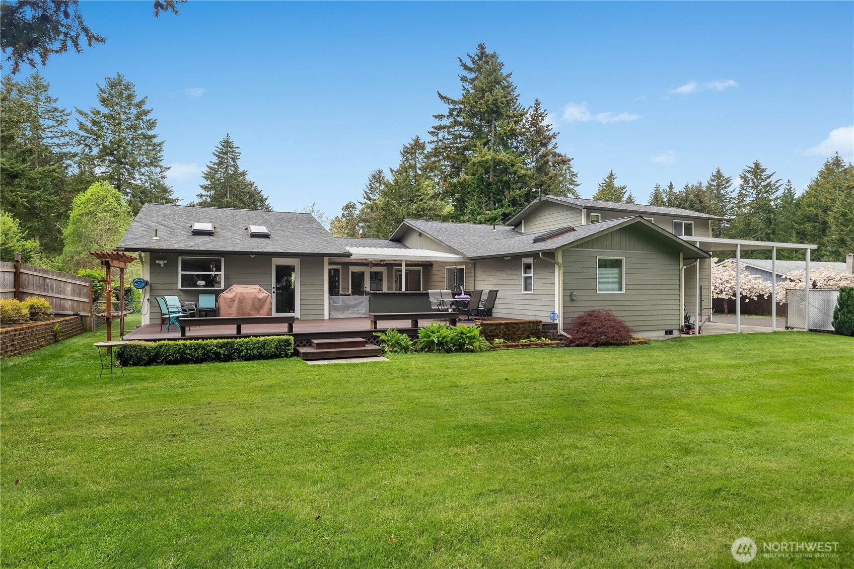 5732 Hill Street NE, Olympia, WA 98516-9551