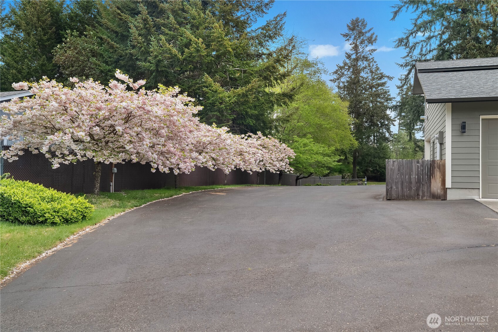 5732 Hill Street NE, Olympia, WA 98516-9551