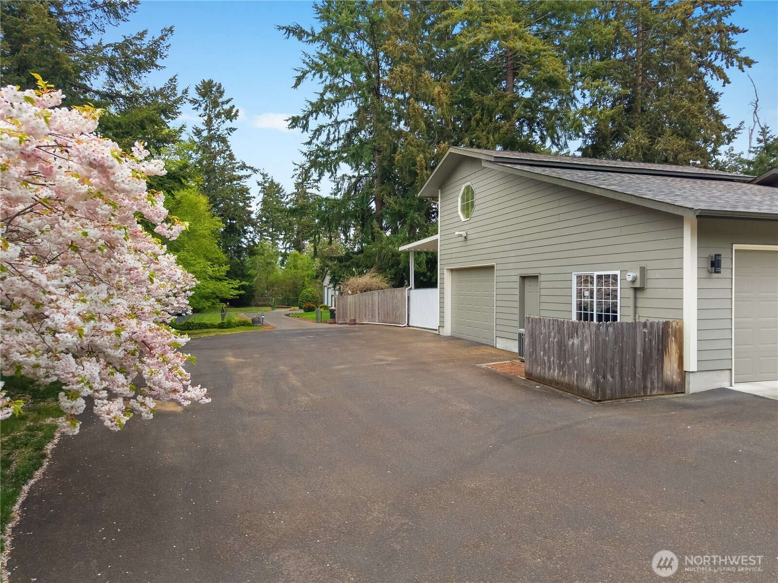 5732 Hill Street NE, Olympia, WA 98516-9551