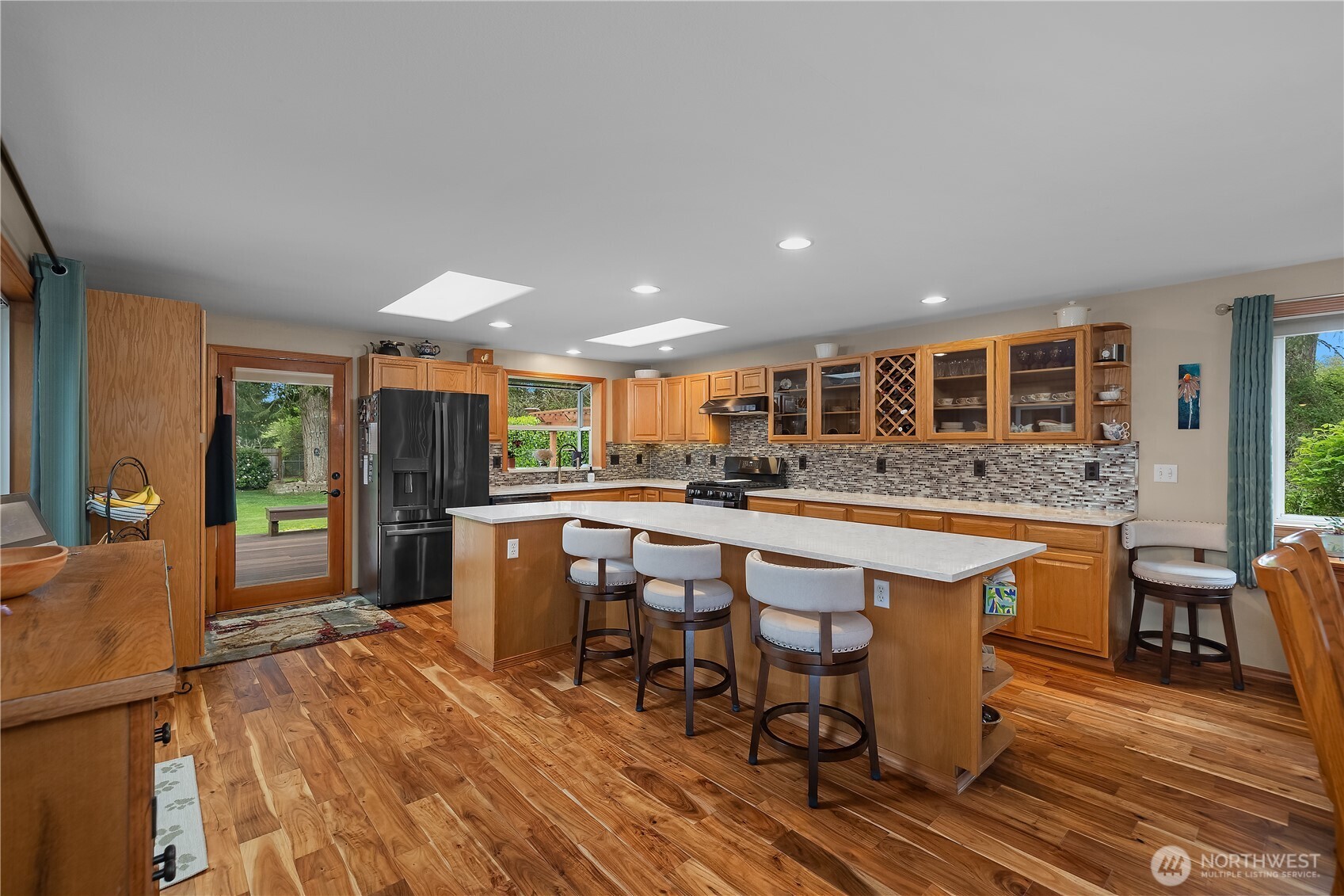 5732 Hill Street NE, Olympia, WA 98516-9551