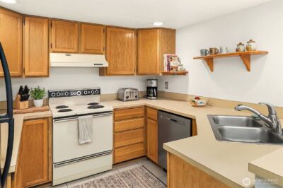 118 SW 116th Street #D32, Seattle, WA 98146 - Photo 4