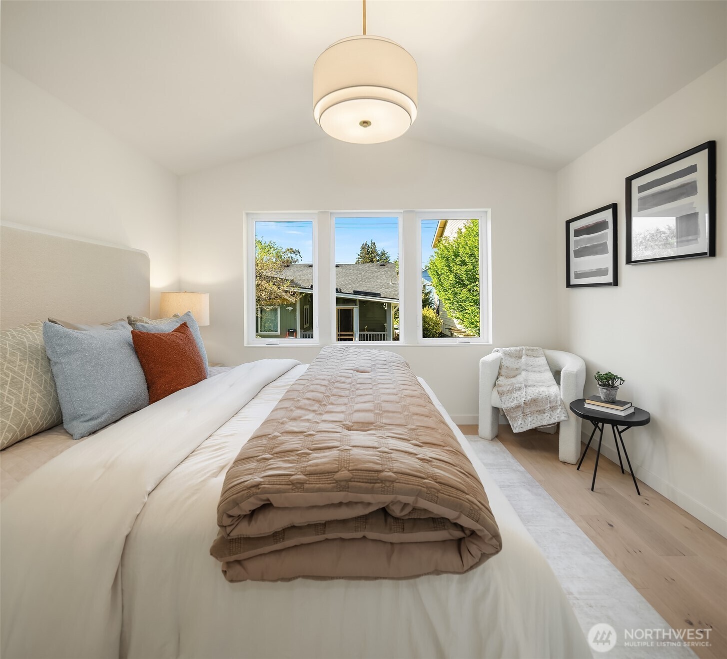 7064 Cleopatra Place NW, Seattle, WA 98117