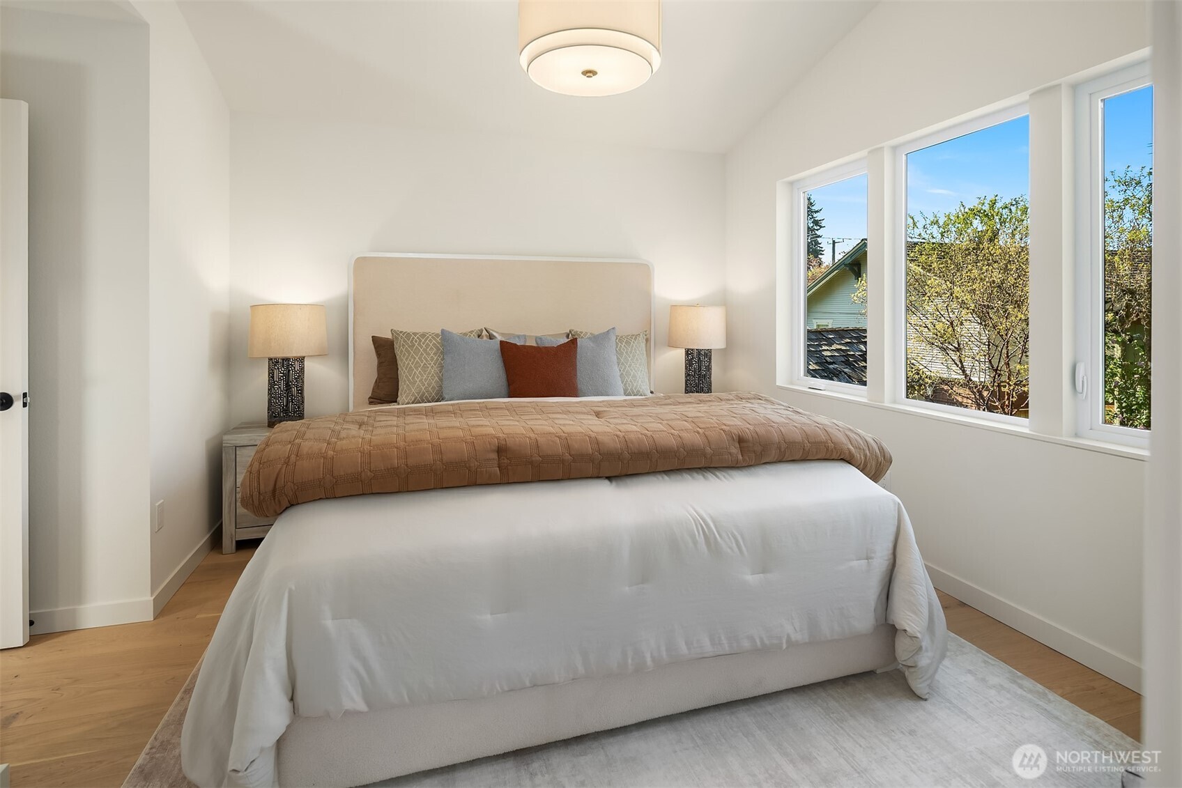 7064 Cleopatra Place NW, Seattle, WA 98117