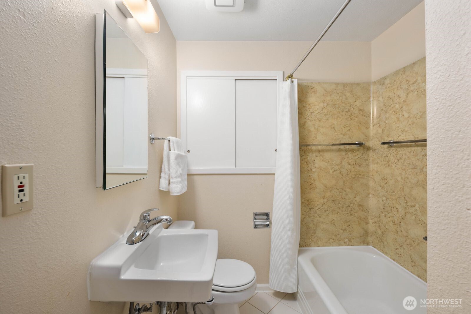 7508 30th Avenue SW, Seattle, WA 98126-3327