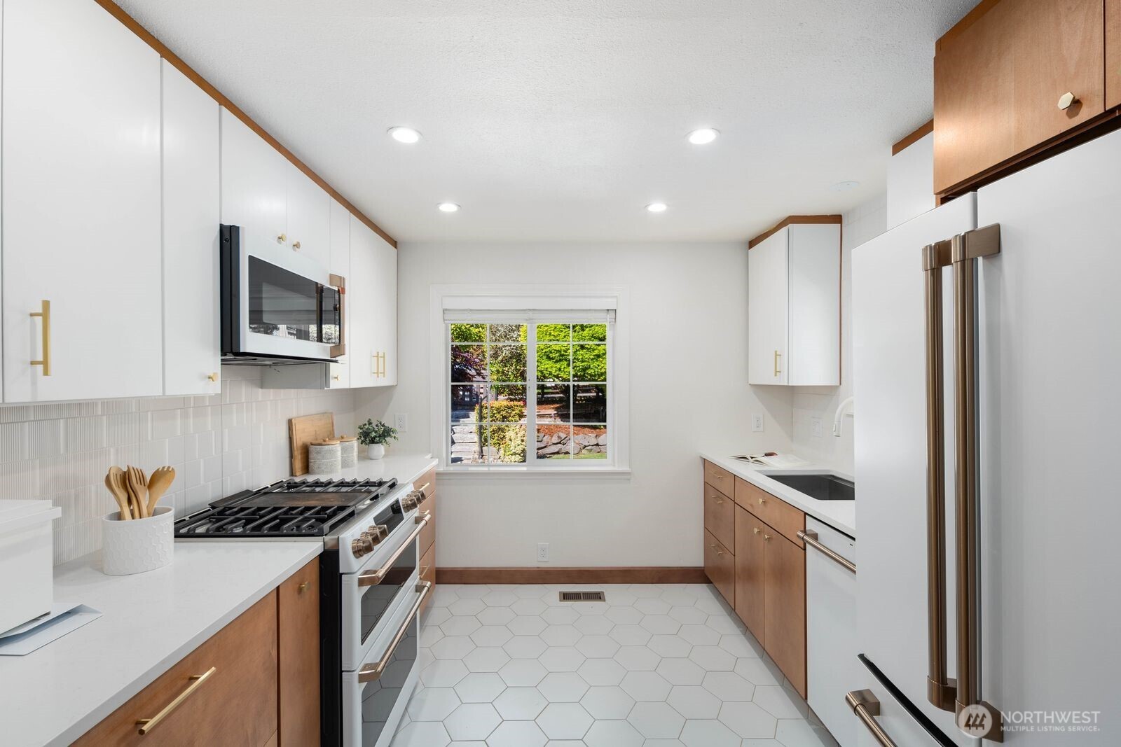 7508 30th Avenue SW, Seattle, WA 98126-3327