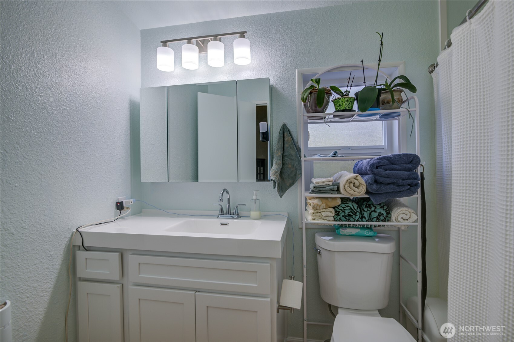 51 N Silver Lane N, Hoodsport, WA 98548-5109