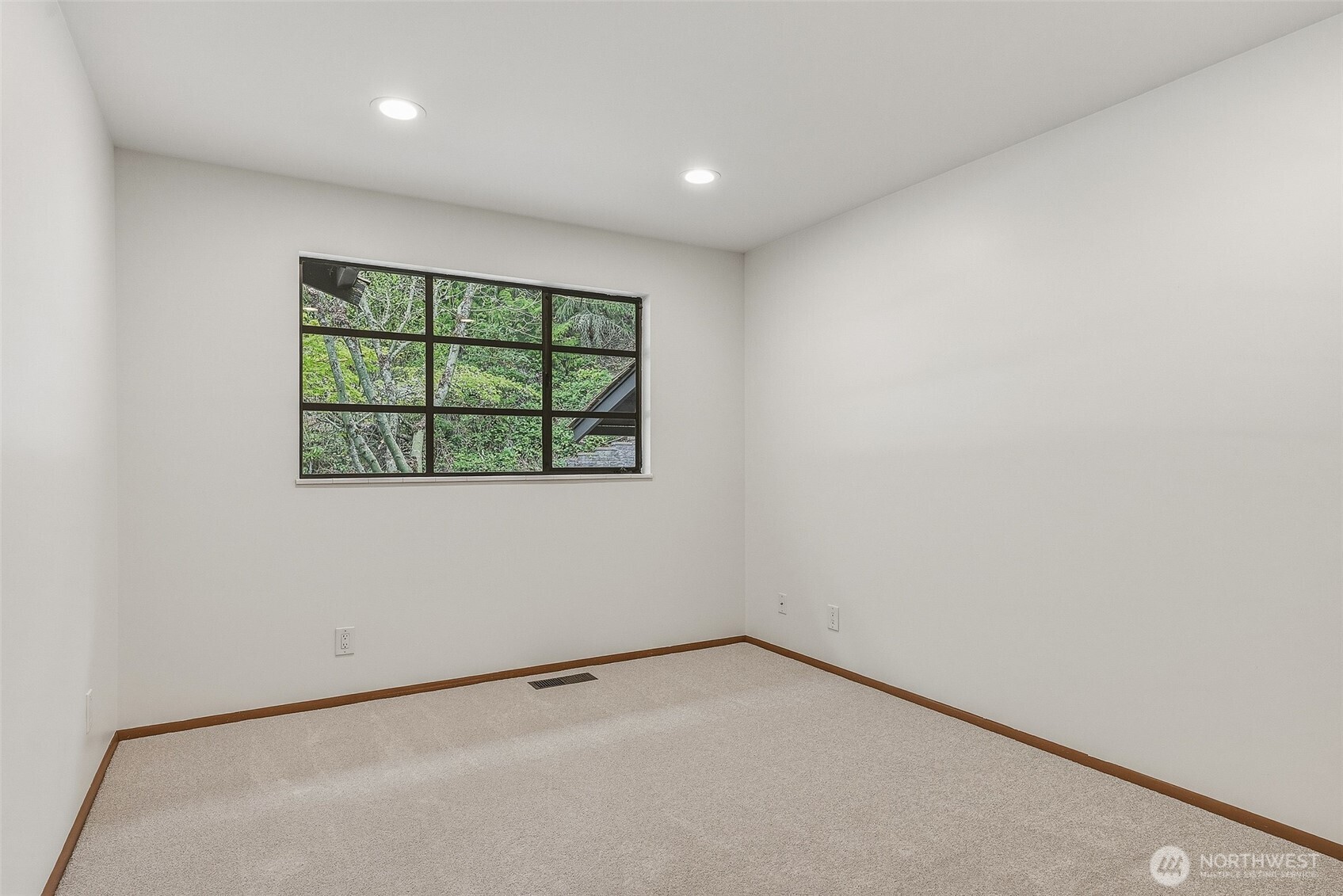 797 NW Culbertson Drive , Seattle, WA 98177