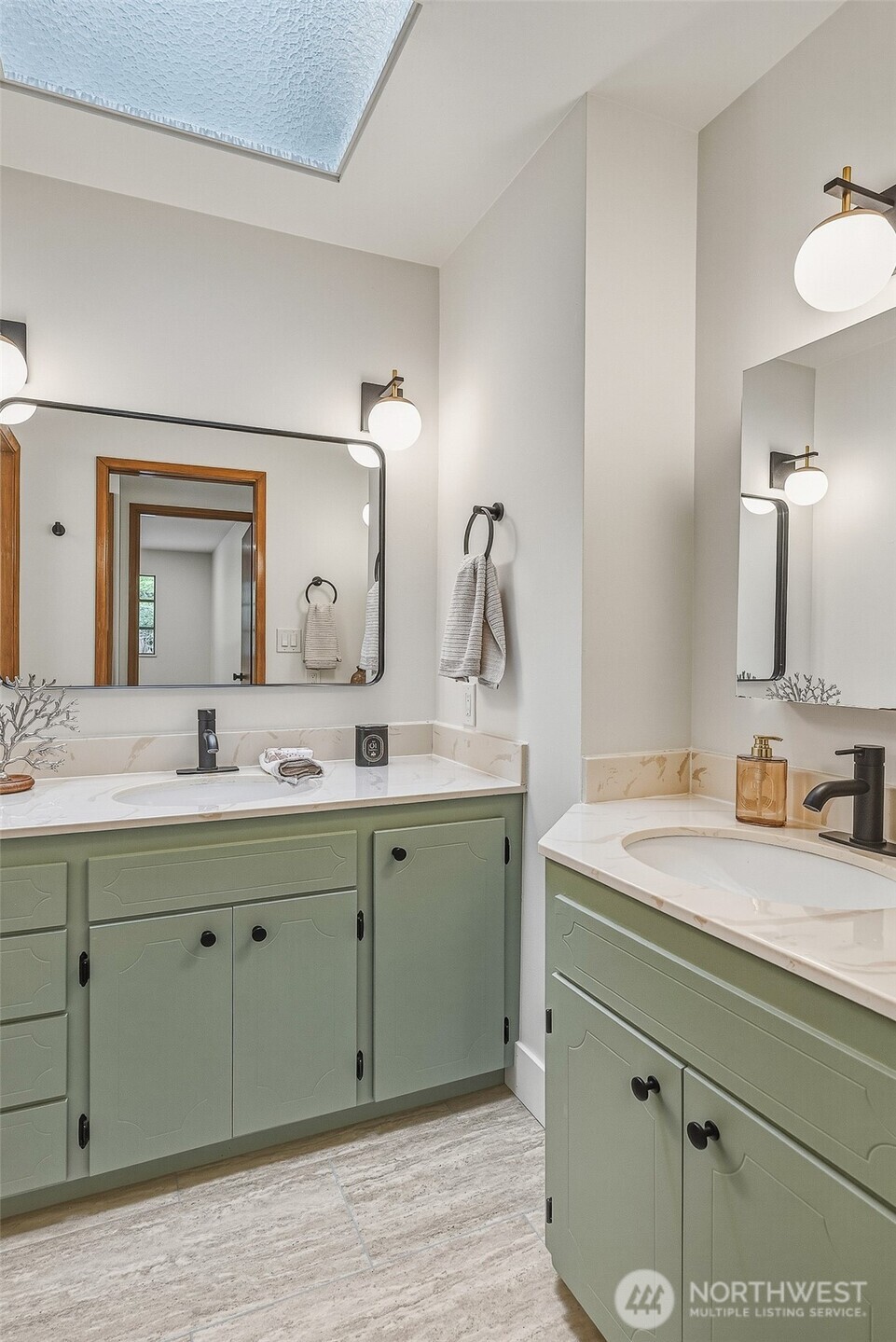 797 NW Culbertson Drive , Seattle, WA 98177