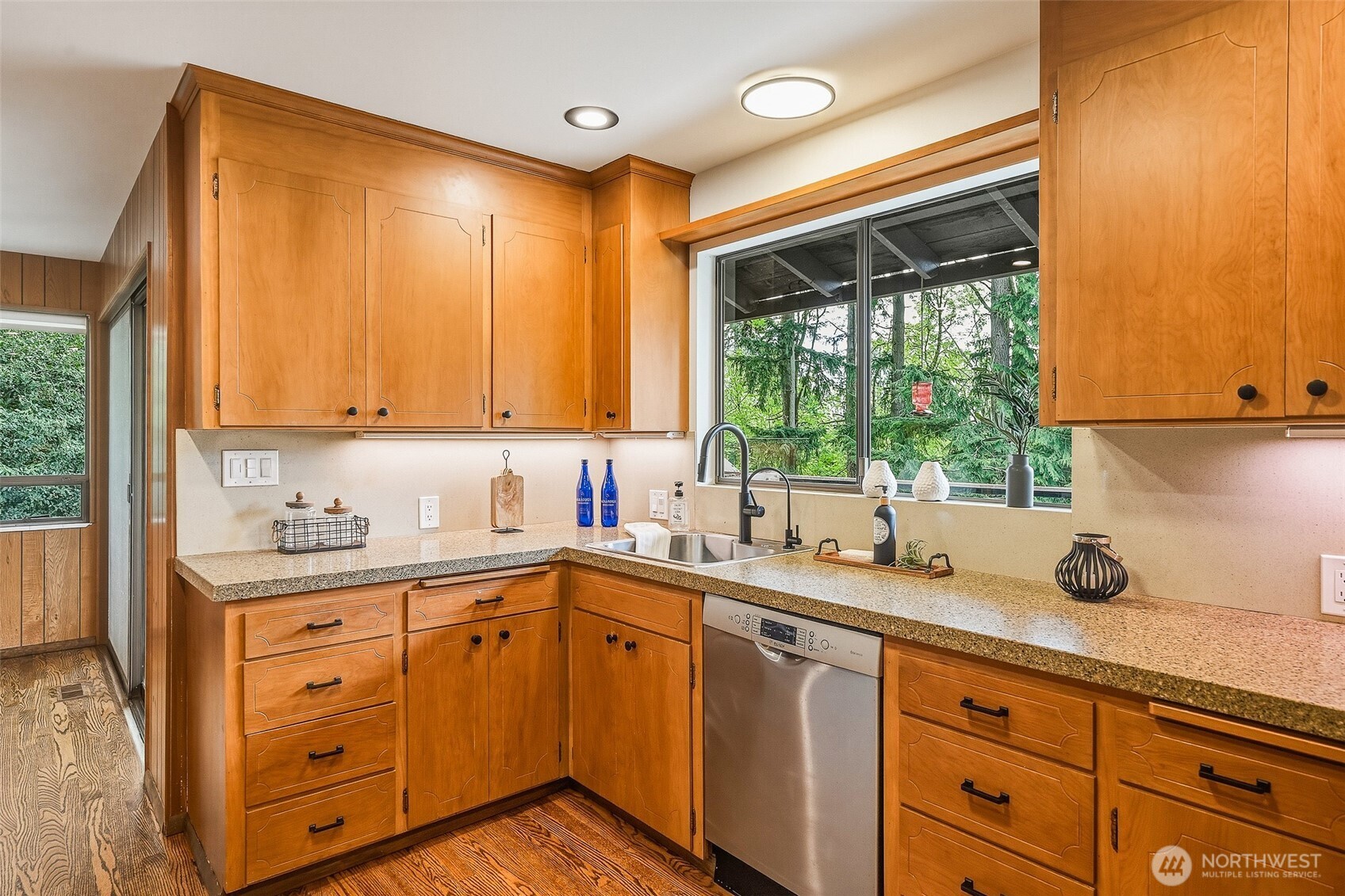797 NW Culbertson Drive , Seattle, WA 98177