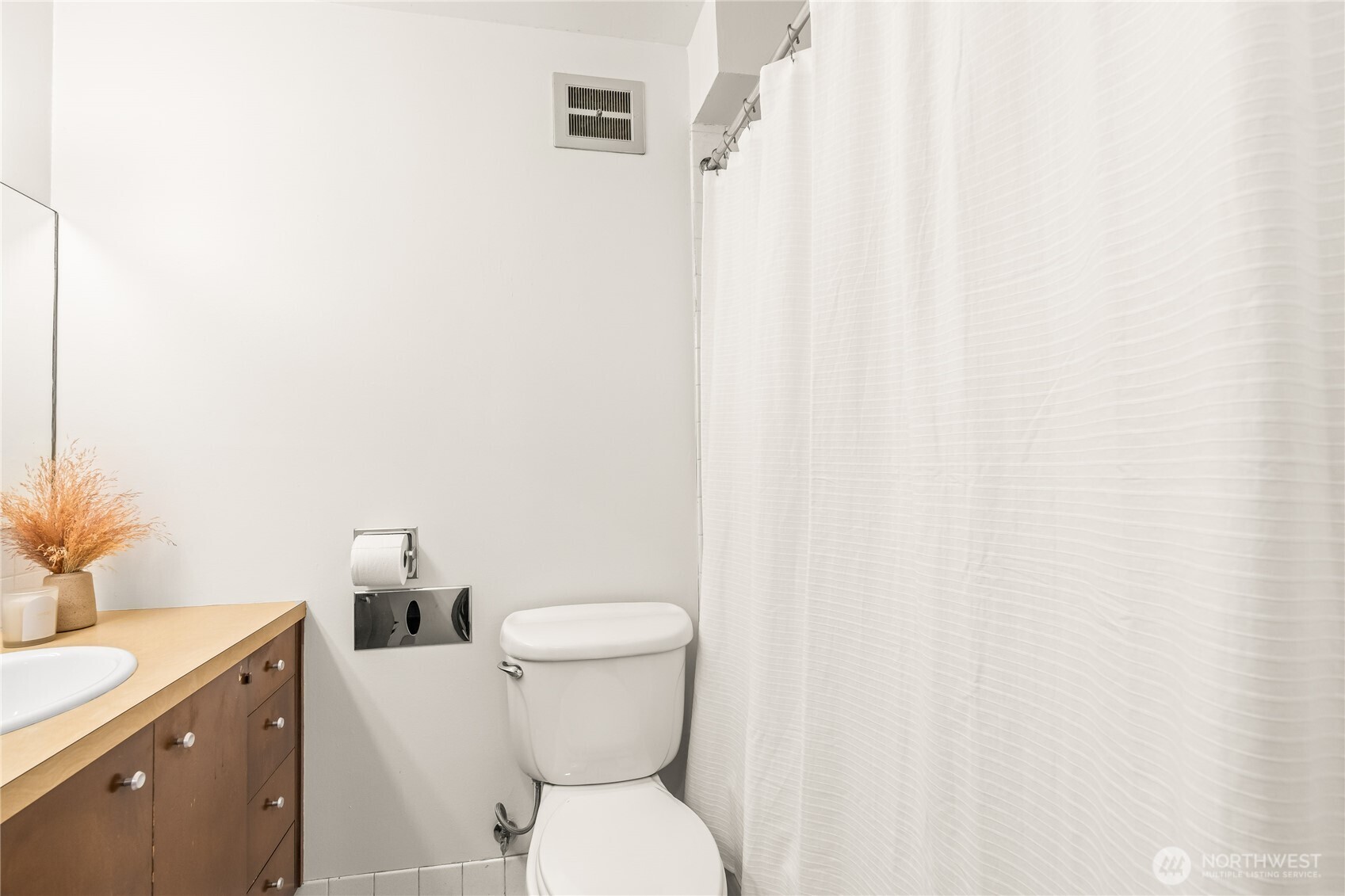 521 5th Avenue W #602, Seattle, WA 98119