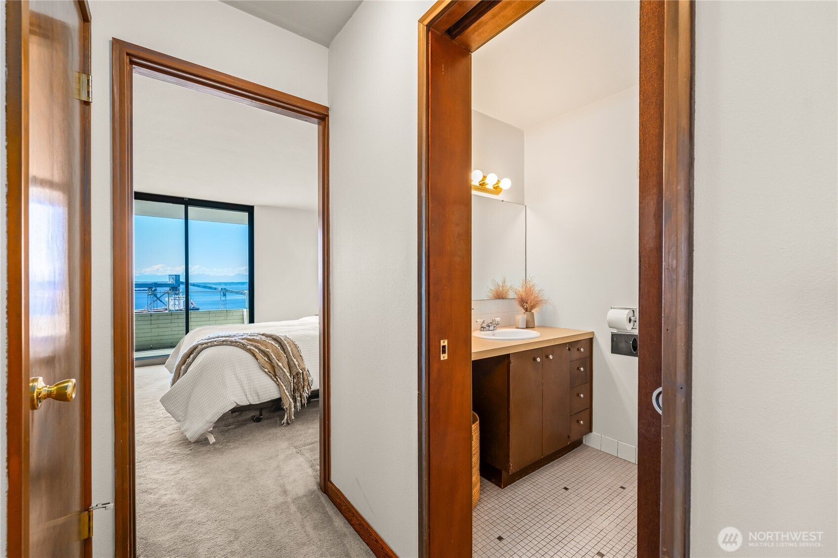 521 5th Avenue W #602, Seattle, WA 98119