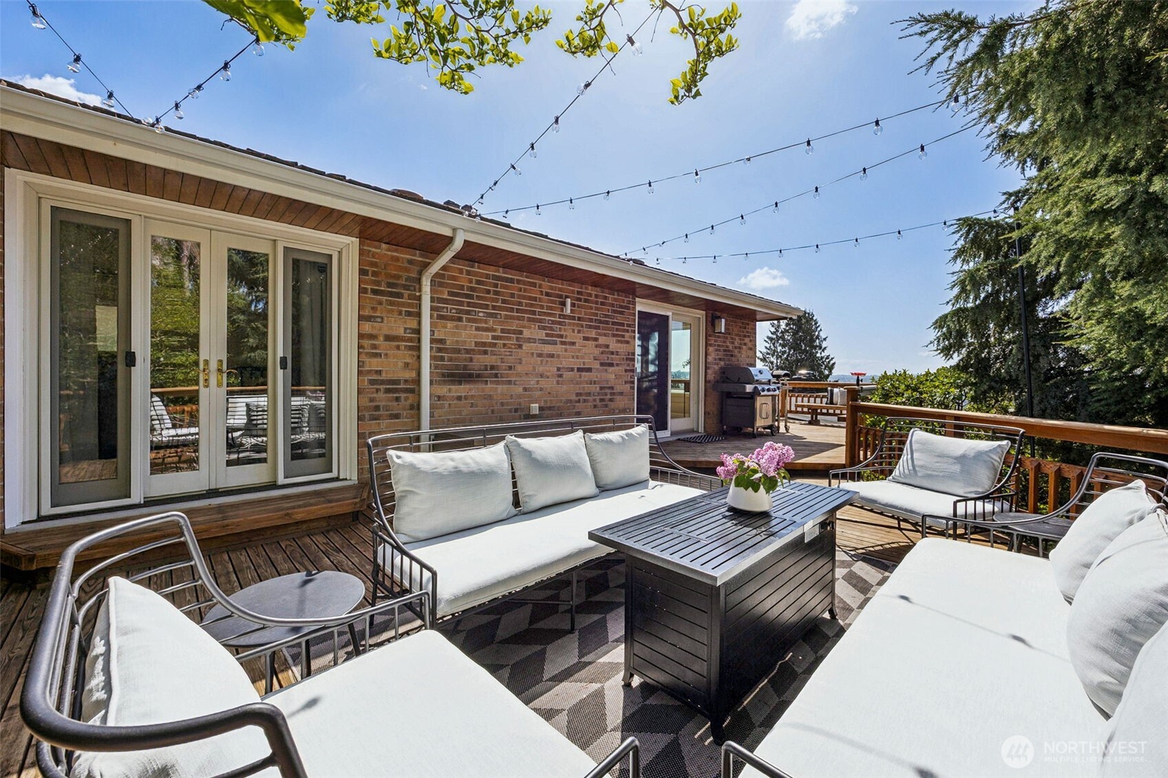20811 8th Ave S, Des Moines, WA 98198-3246