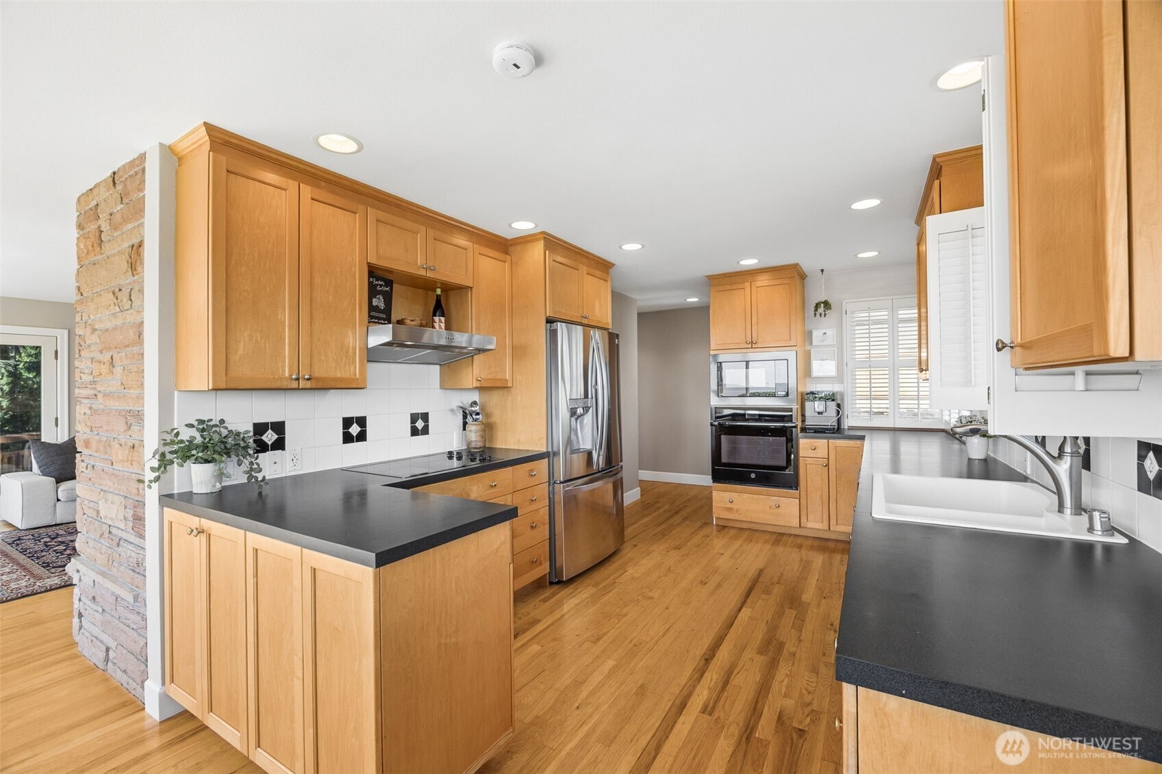 20811 8th Ave S, Des Moines, WA 98198-3246