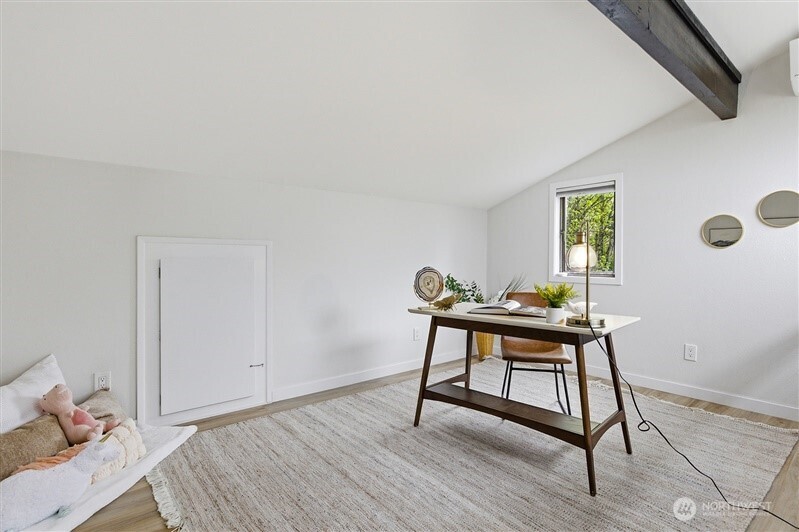 11630 NE 70th Place #Unit D, Kirkland, WA 98033-8400