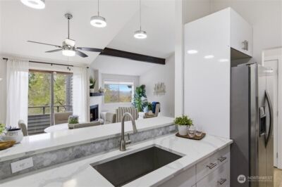 11630 NE 70th Place #Unit D, Kirkland, WA 98033-8400 - Photo 4
