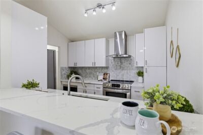 11630 NE 70th Place #Unit D, Kirkland, WA 98033-8400 - Photo 5