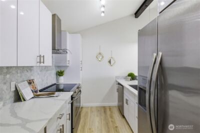 11630 NE 70th Place #Unit D, Kirkland, WA 98033-8400 - Photo 6
