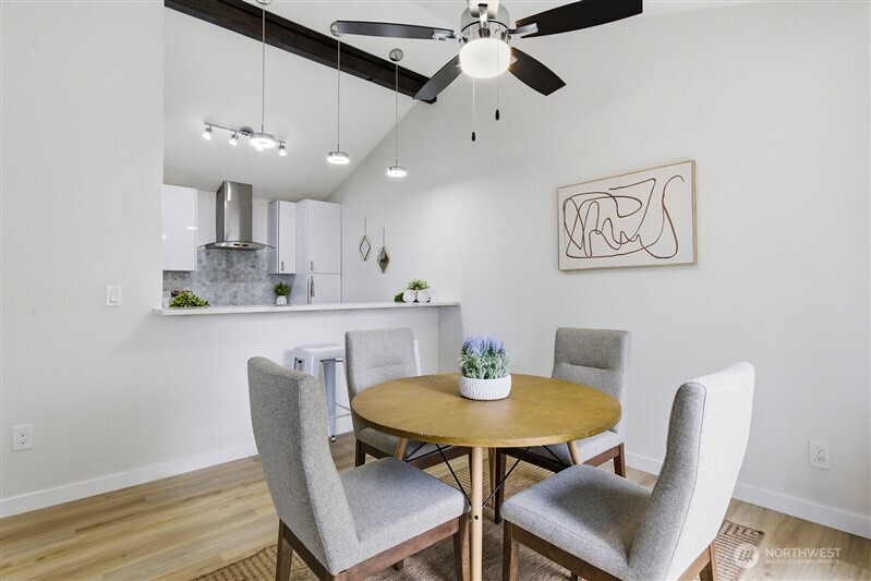 11630 NE 70th Place #Unit D, Kirkland, WA 98033-8400