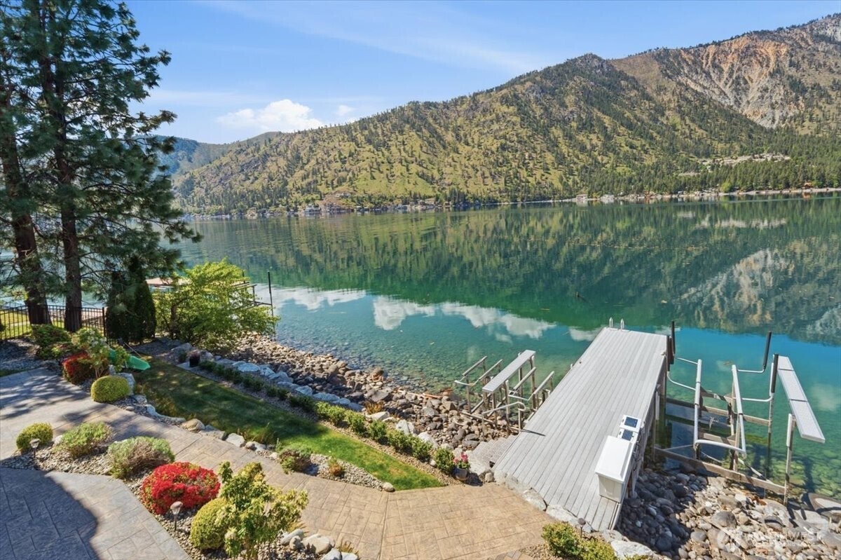 96 Clearwater Lane , Manson, WA 98831