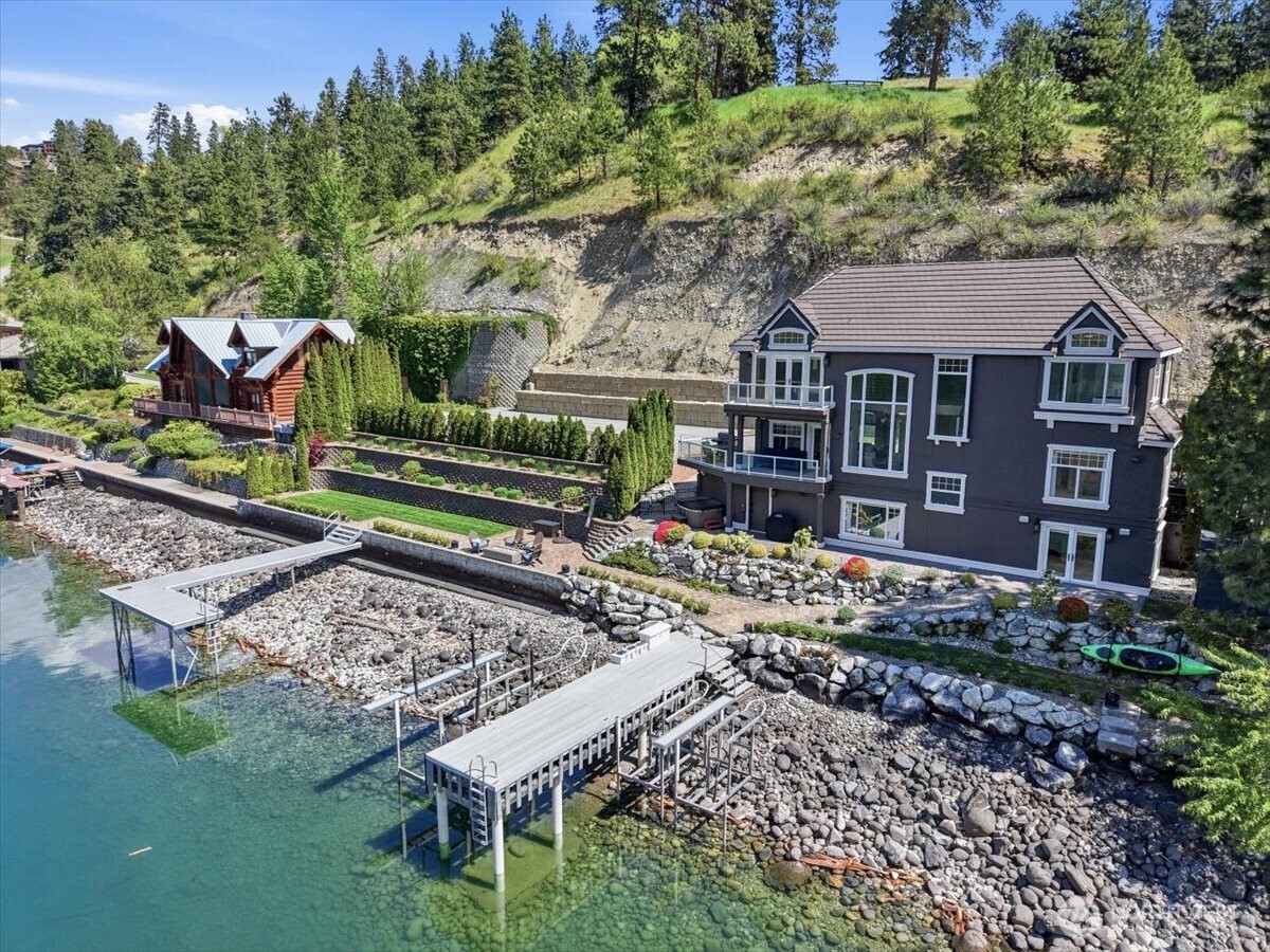 96 Clearwater Lane , Manson, WA 98831