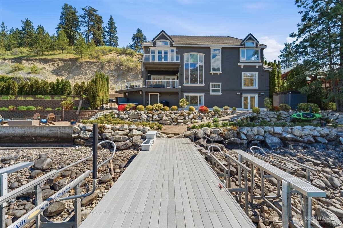 96 Clearwater Lane , Manson, WA 98831