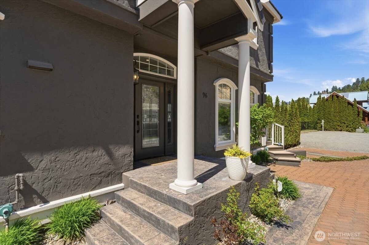 96 Clearwater Lane , Manson, WA 98831