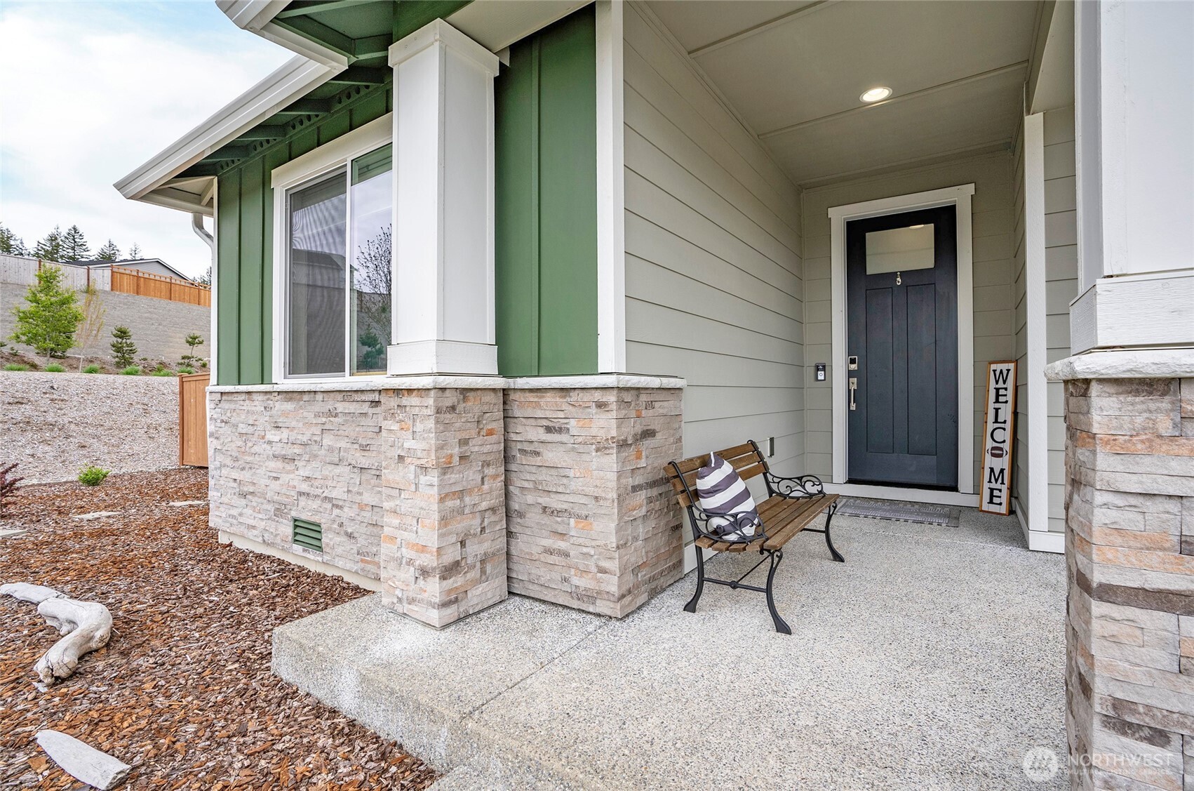 3843 SW Sylvia Court , Port Orchard, WA 98367