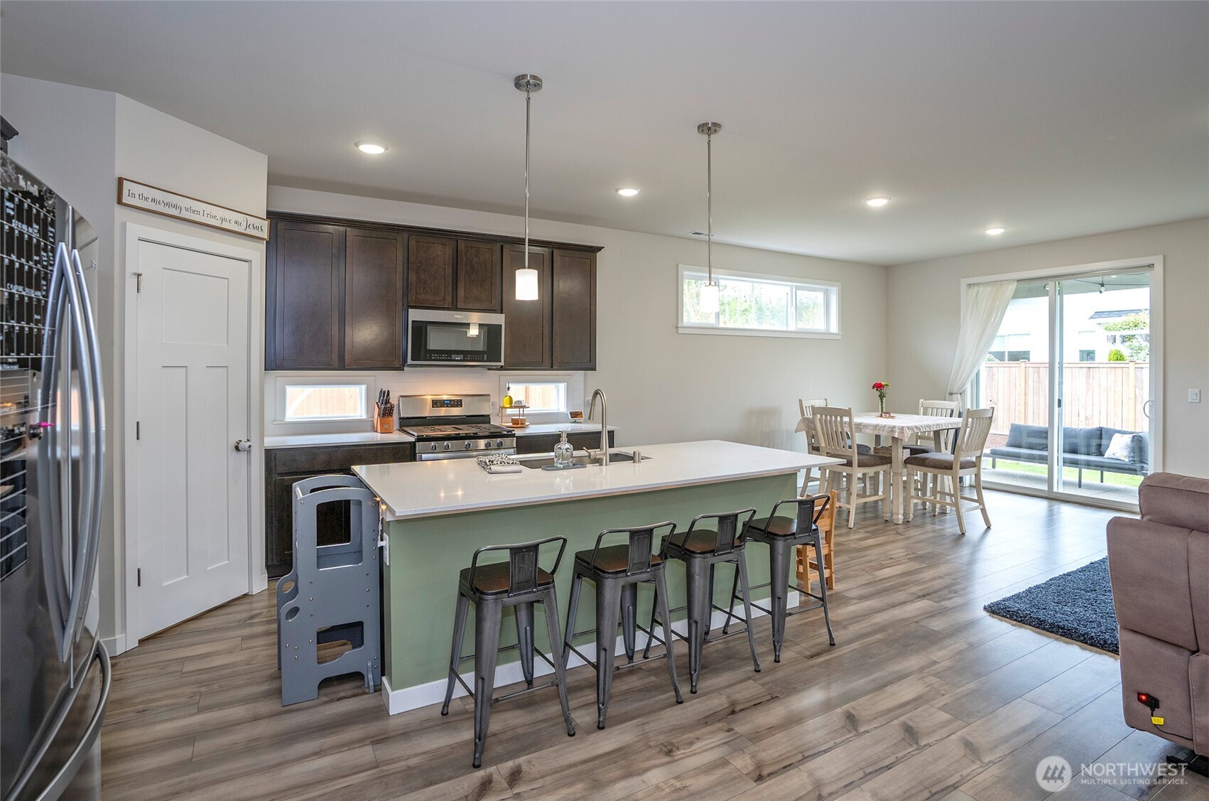 3843 SW Sylvia Court , Port Orchard, WA 98367