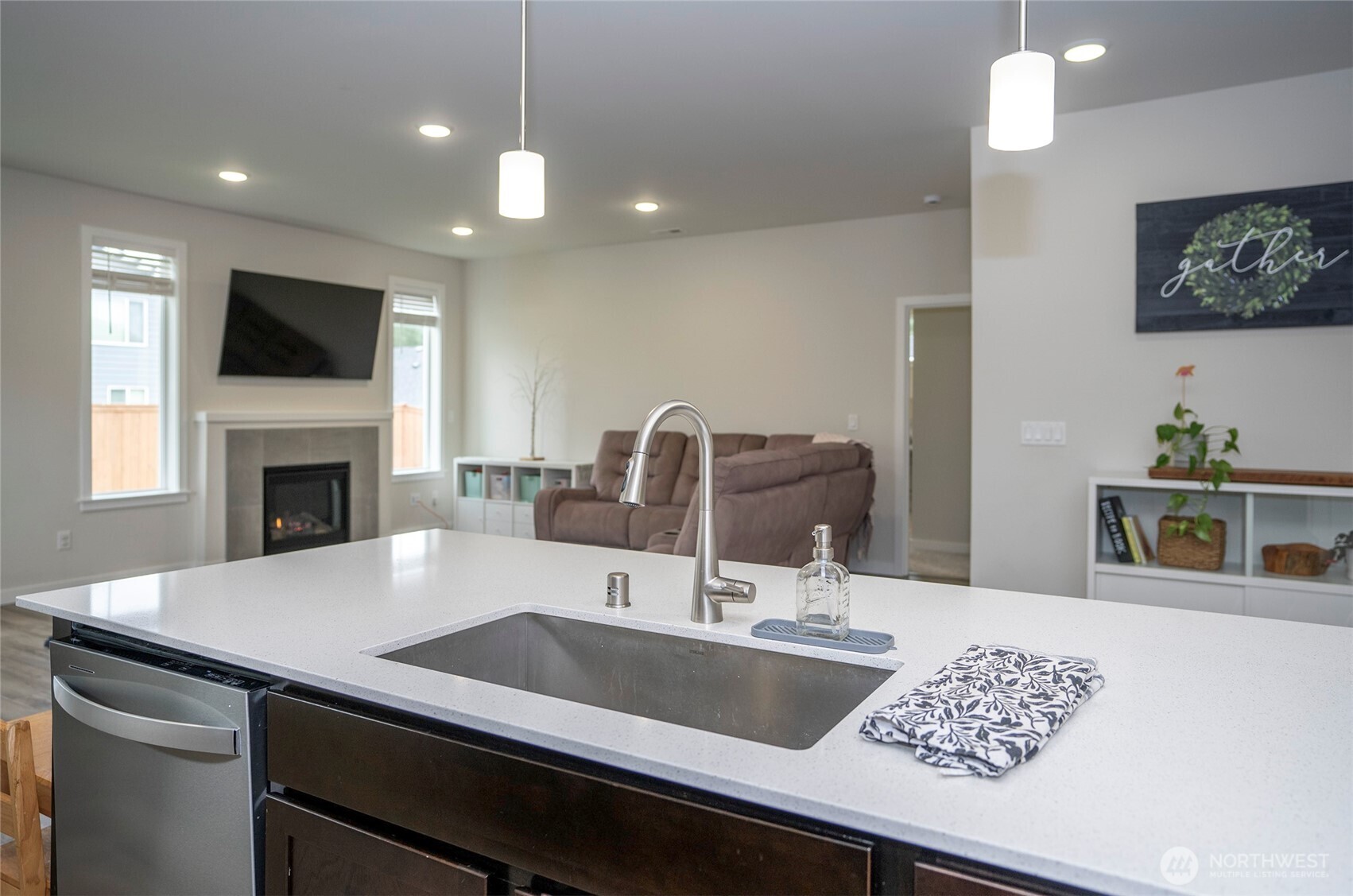 3843 SW Sylvia Court , Port Orchard, WA 98367