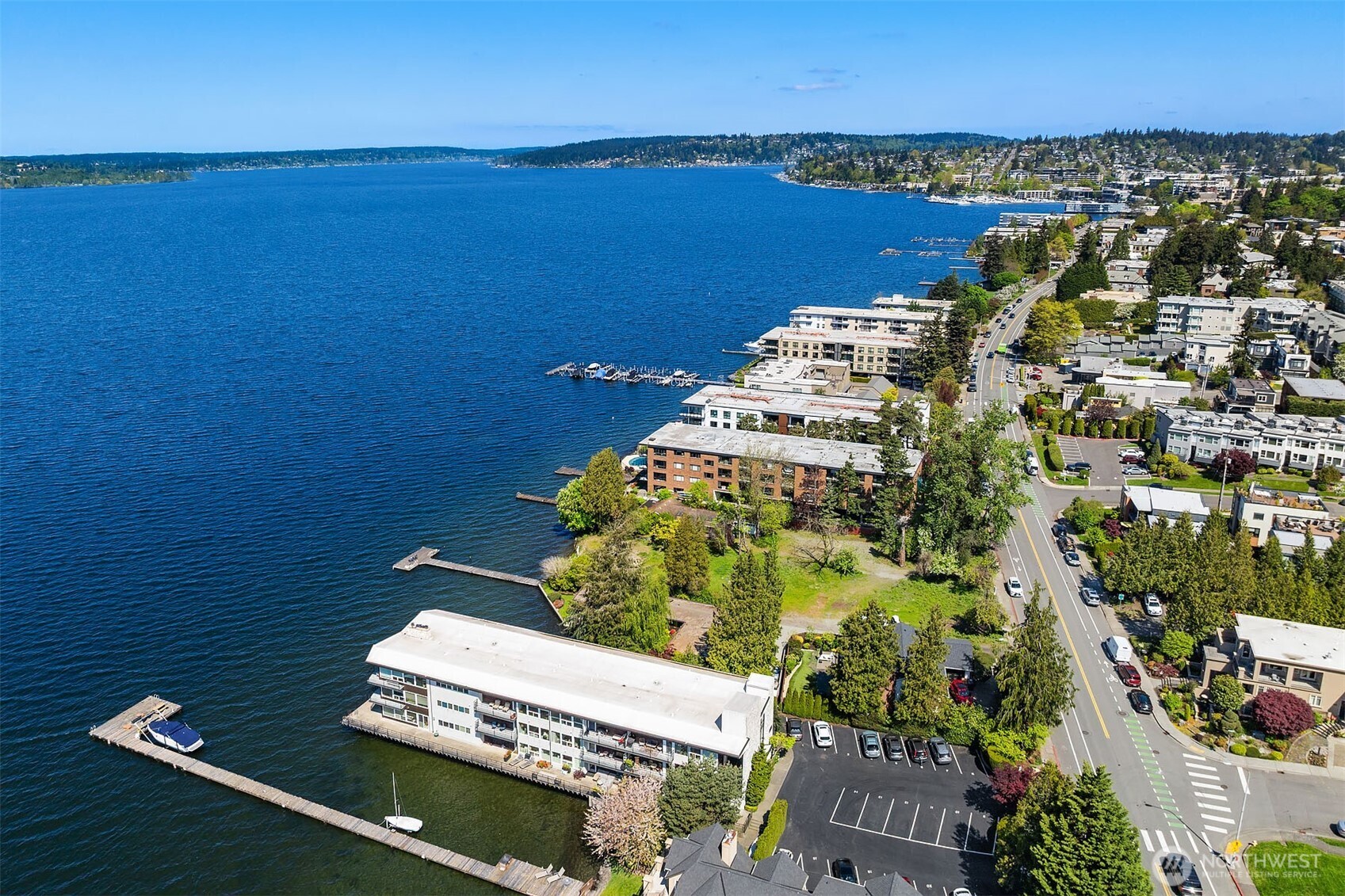 6201 Lake Washington Boulevard NE #203, Kirkland, WA 98033
