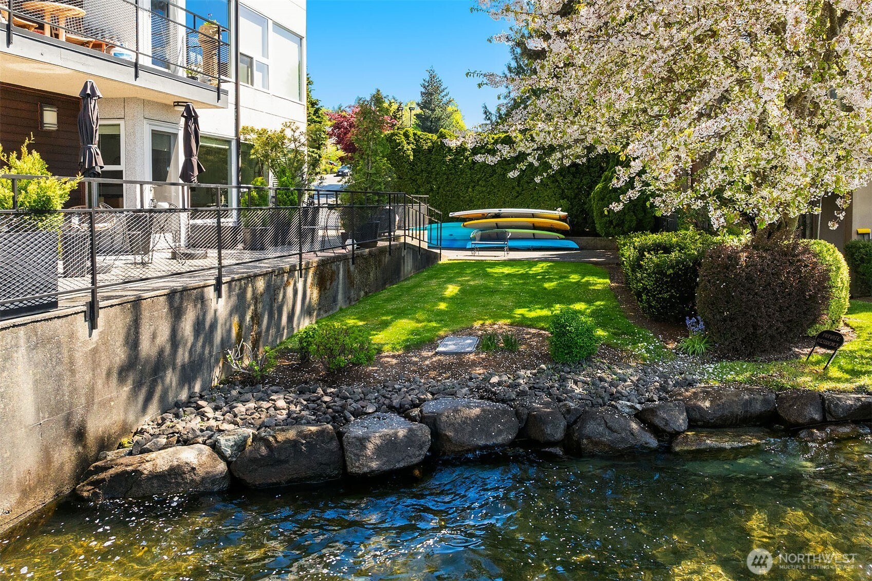 6201 Lake Washington Boulevard NE #203, Kirkland, WA 98033