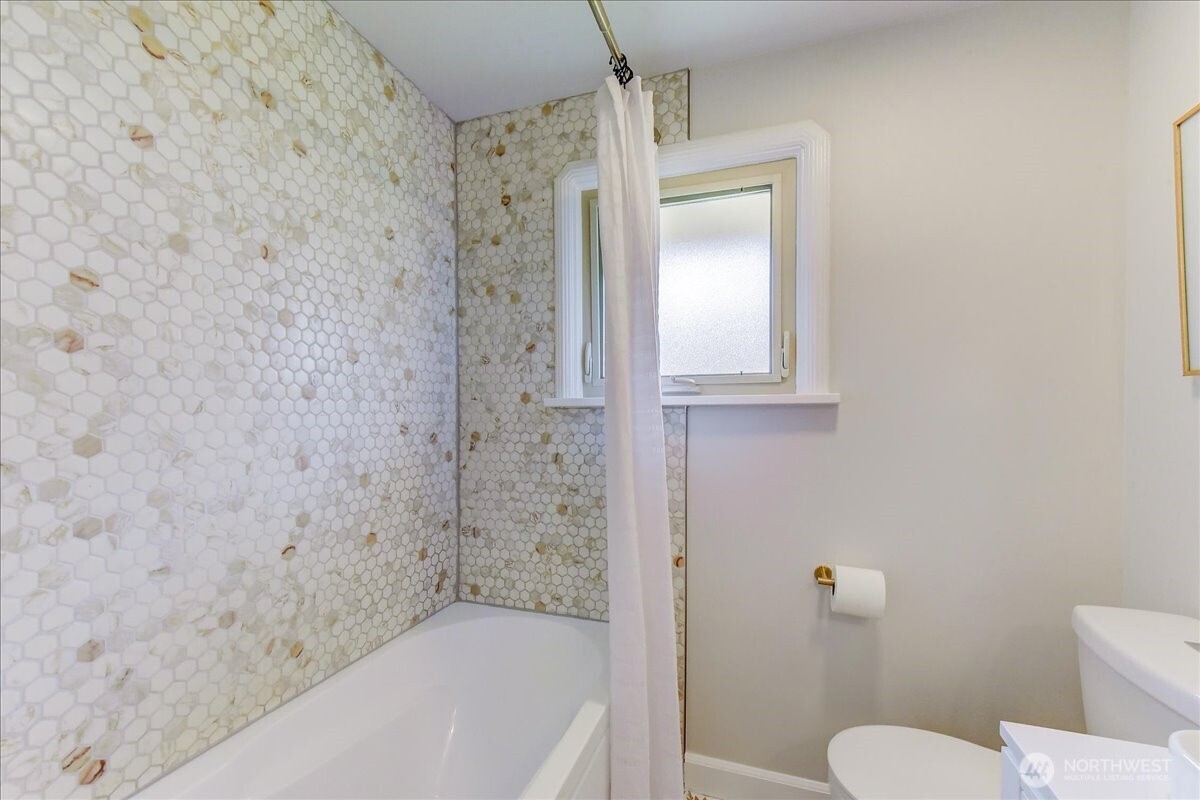 3228 57th Avenue SW, Seattle, WA 98116