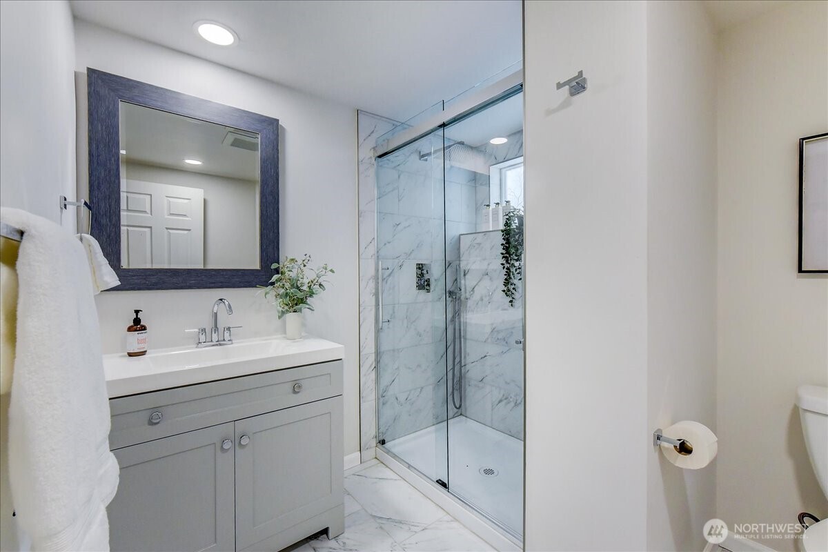 3228 57th Avenue SW, Seattle, WA 98116