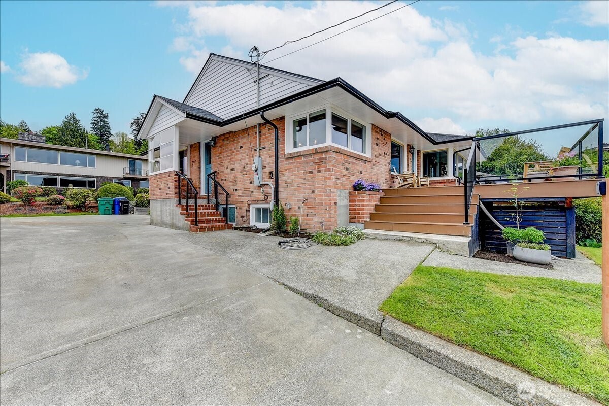 3228 57th Avenue SW, Seattle, WA 98116