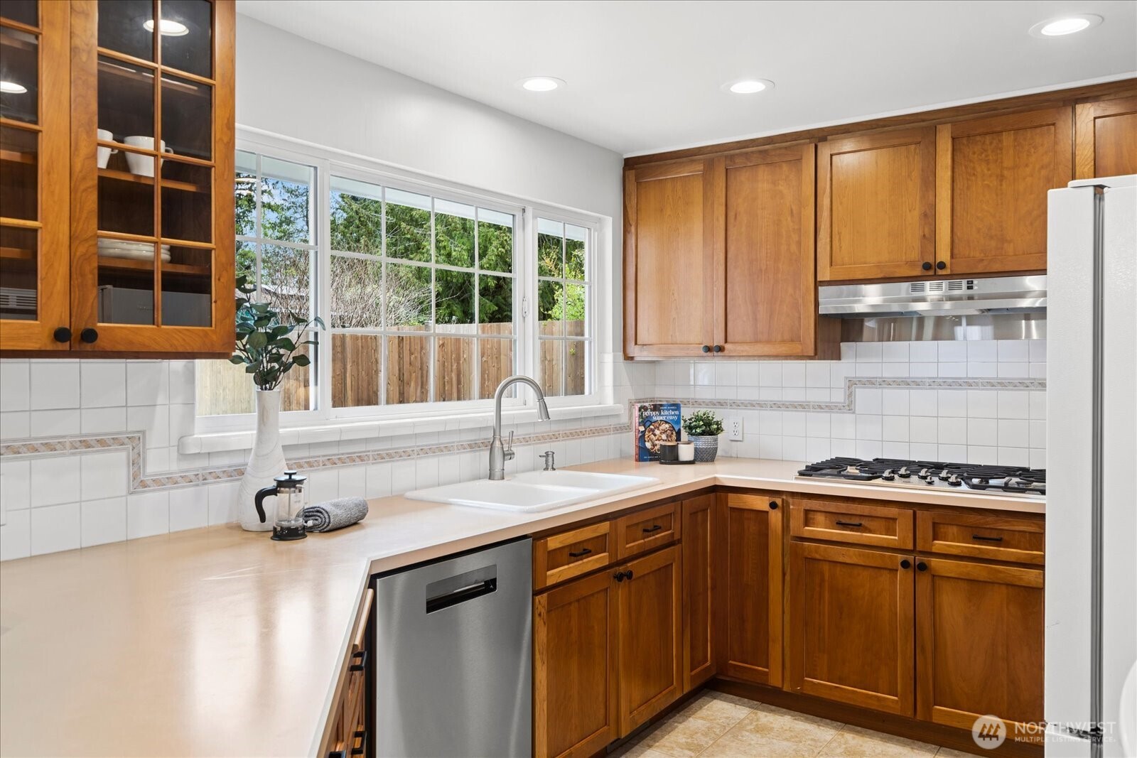 320 NW 202nd Street , Shoreline, WA 98177