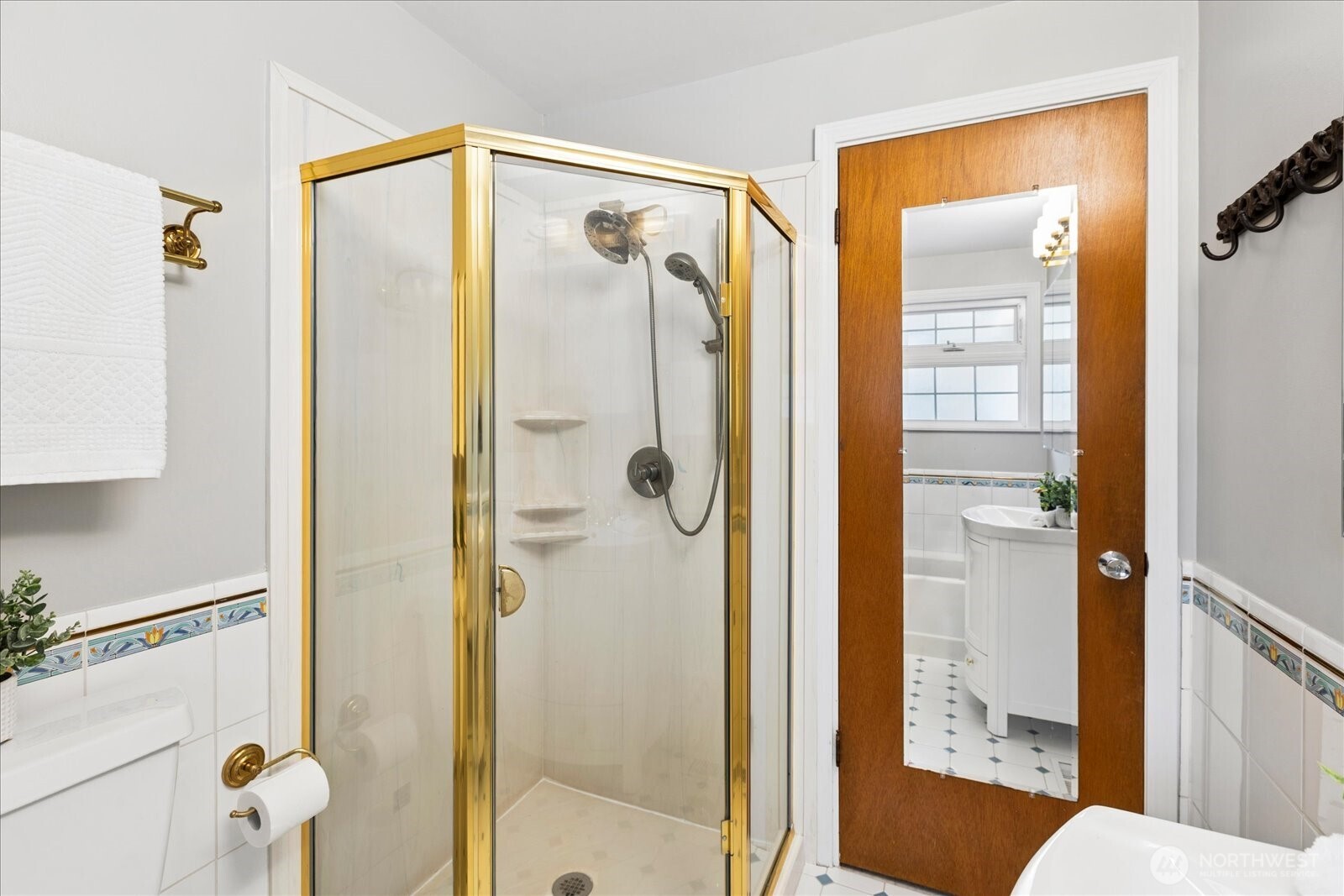 320 NW 202nd Street , Shoreline, WA 98177