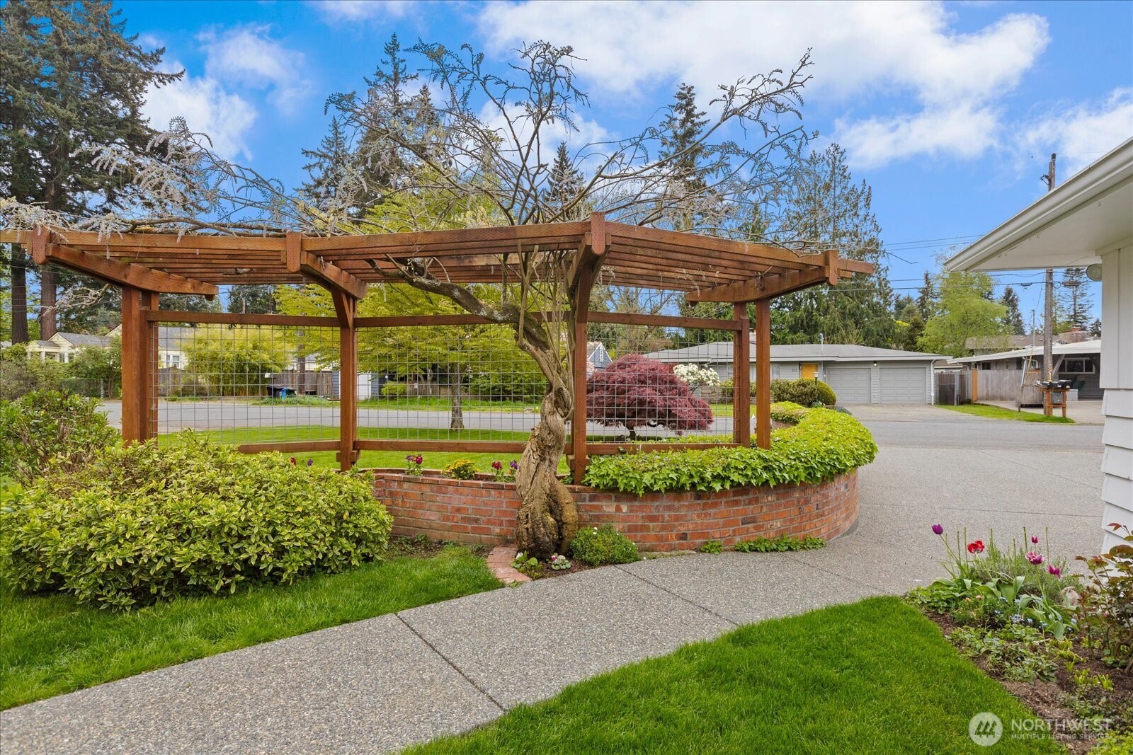 320 NW 202nd Street , Shoreline, WA 98177